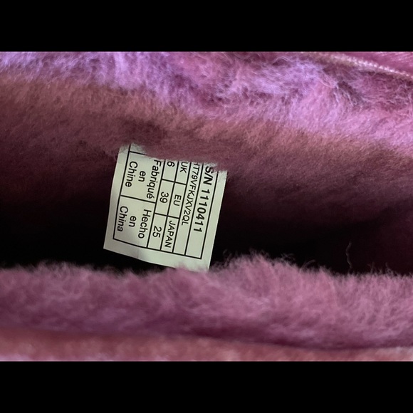 NIB UGGs classic short II velvet boots - Picture 6 of 13